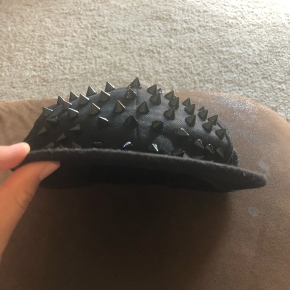 Black spike hat - Picture 2 of 3